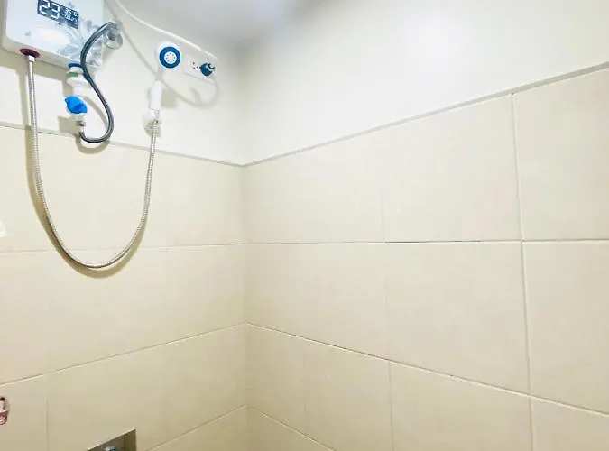 Persimmon Condominium Near Ayala Mall And Sm Aparthotel *