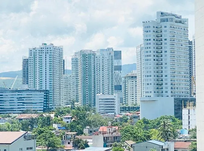Aparthotel Persimmon Condominium Near Ayala Mall And Sm